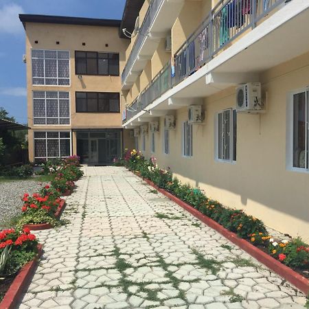 Dionisy Guest House Пицунда Екстериор снимка