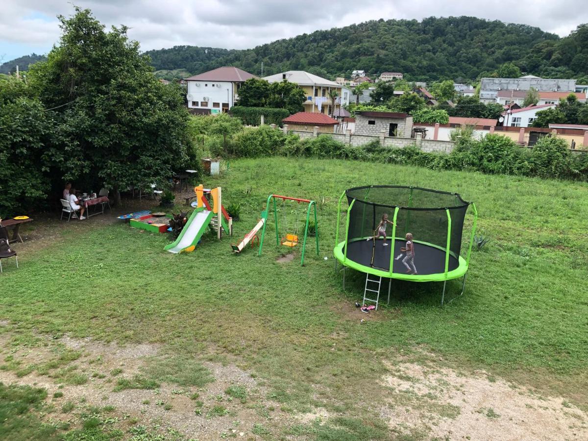 Dionisy Guest House Пицунда Екстериор снимка