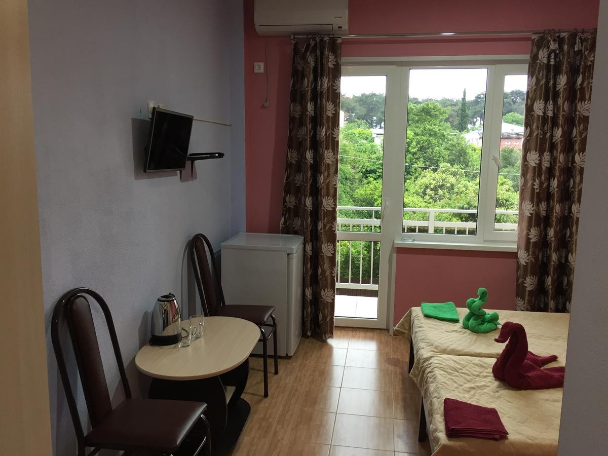 Dionisy Guest House Пицунда Екстериор снимка