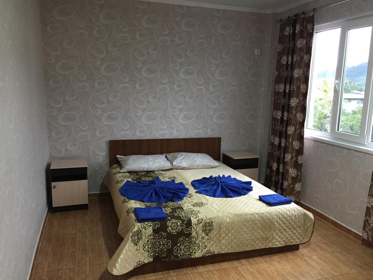Dionisy Guest House Пицунда Екстериор снимка