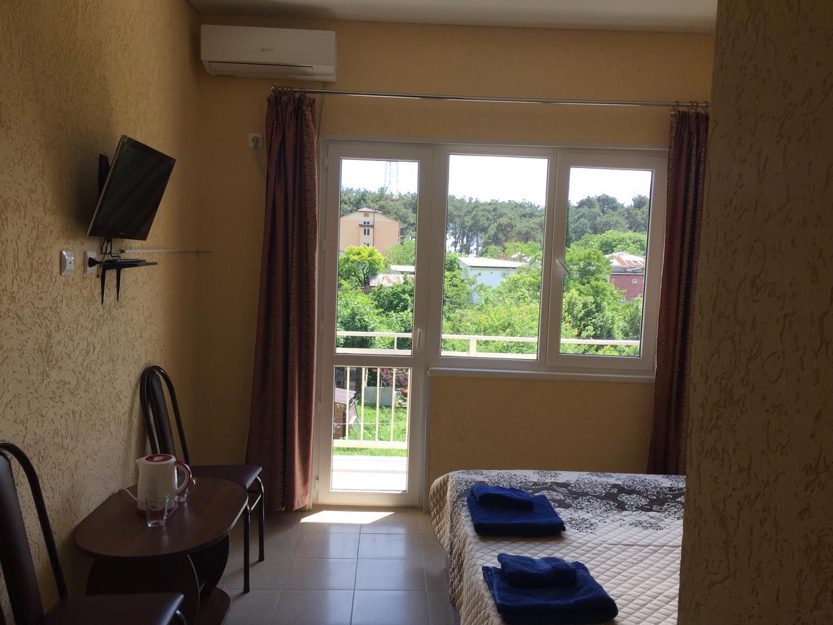 Dionisy Guest House Пицунда Екстериор снимка