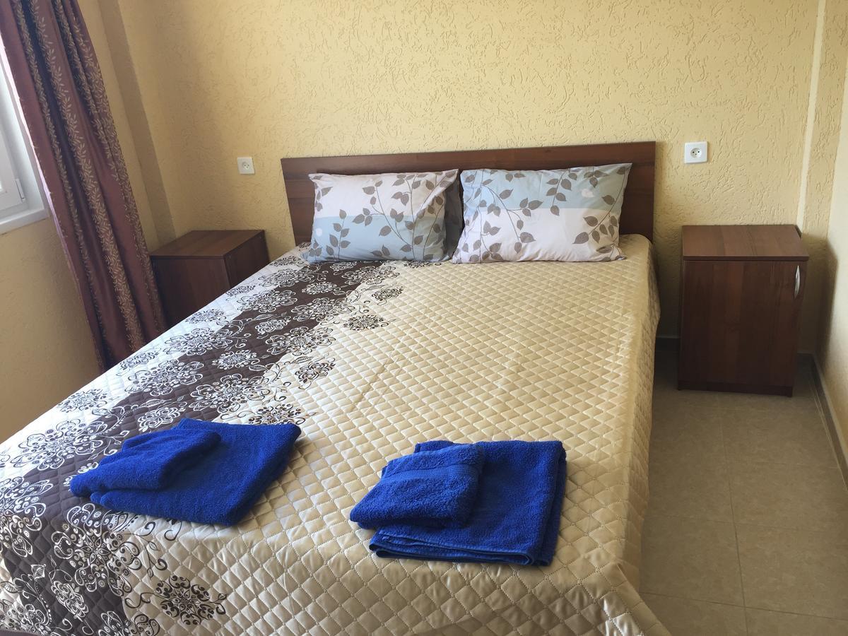 Dionisy Guest House Пицунда Екстериор снимка