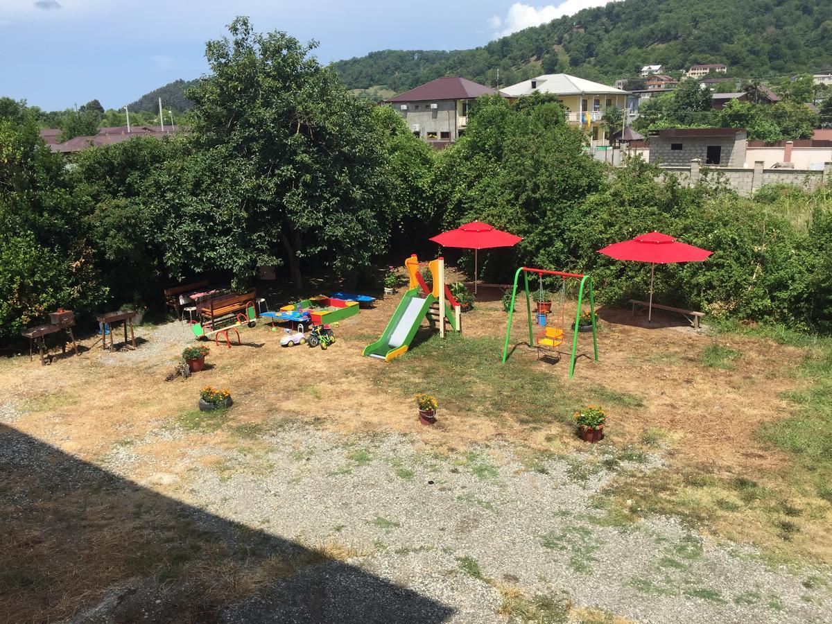 Dionisy Guest House Пицунда Екстериор снимка