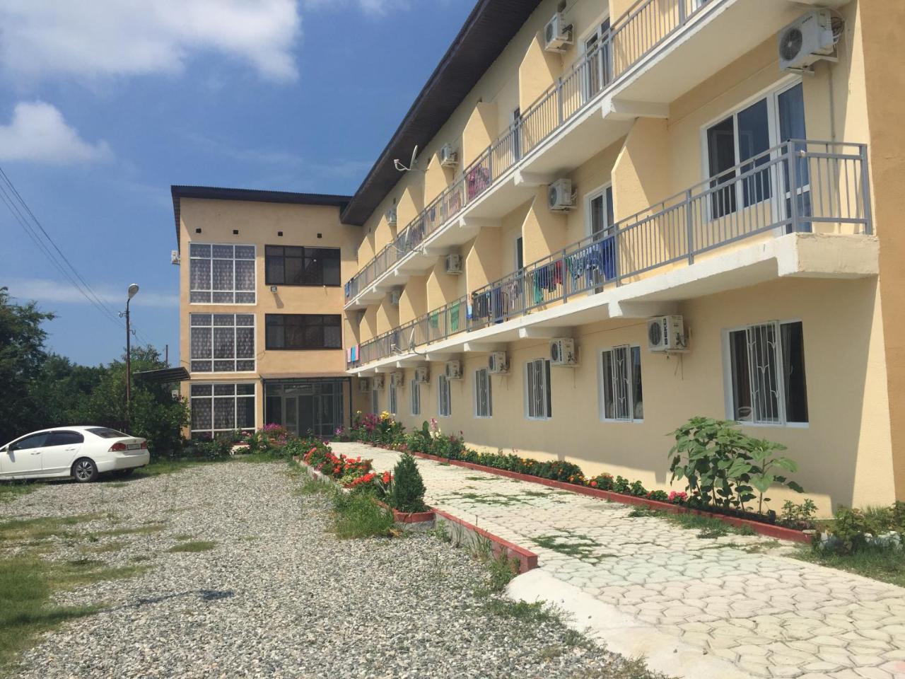 Dionisy Guest House Пицунда Екстериор снимка