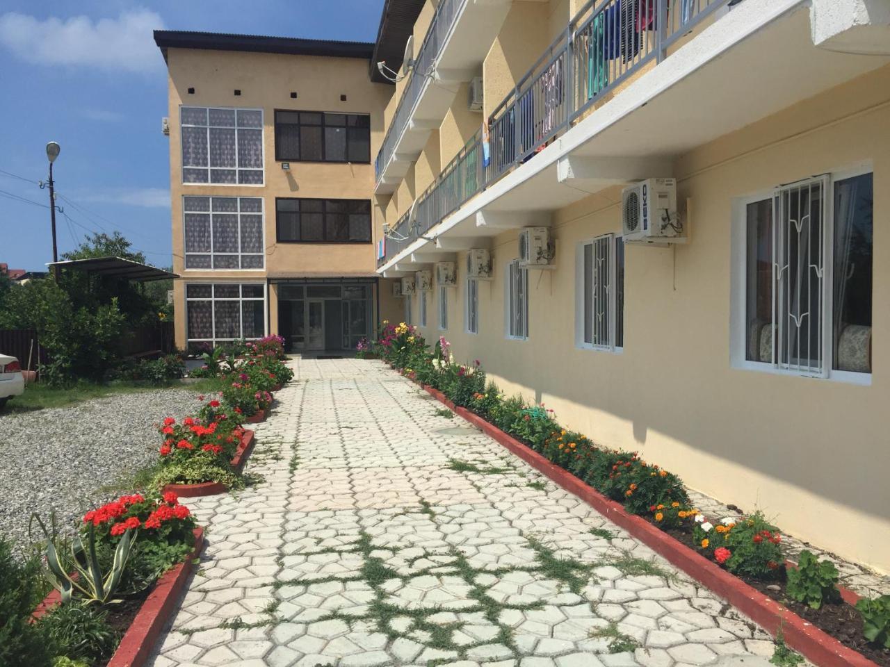 Dionisy Guest House Пицунда Екстериор снимка