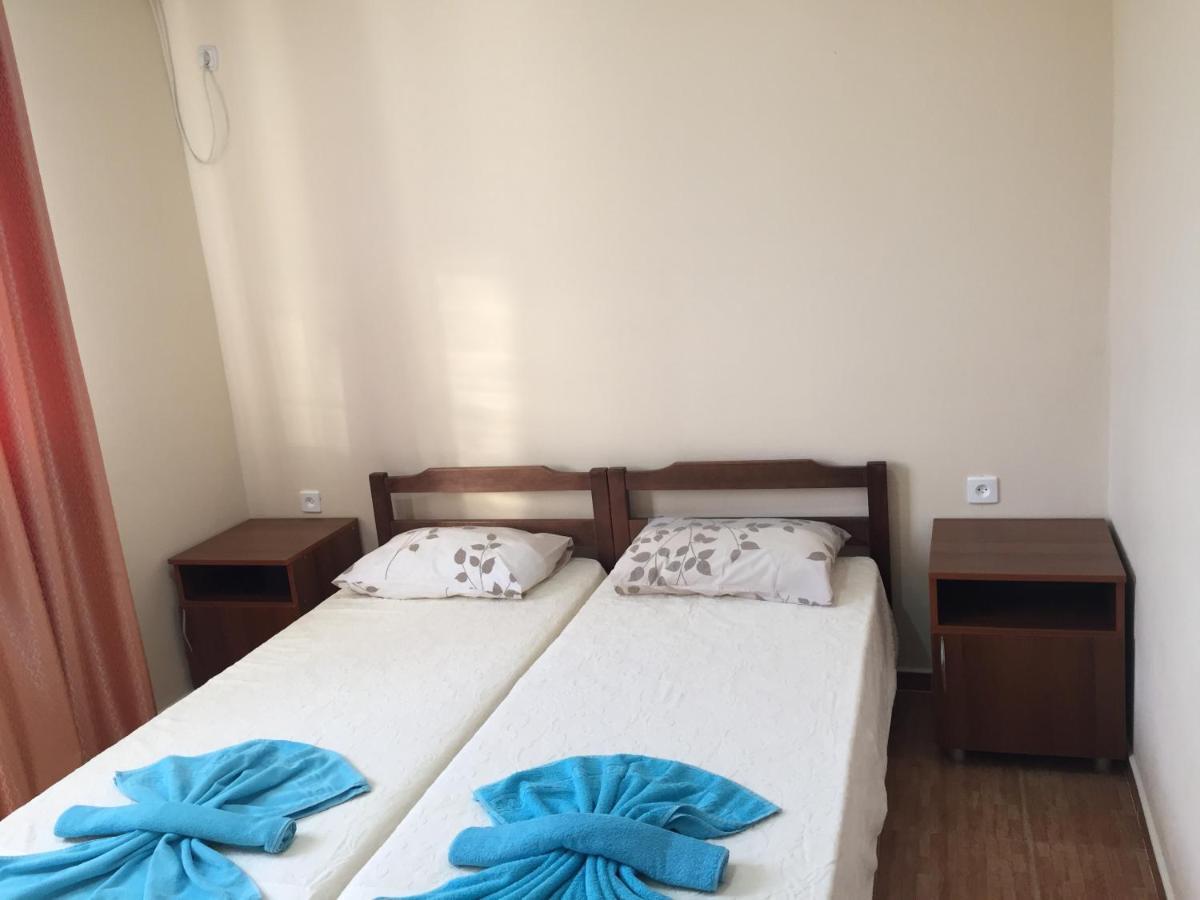 Dionisy Guest House Пицунда Екстериор снимка